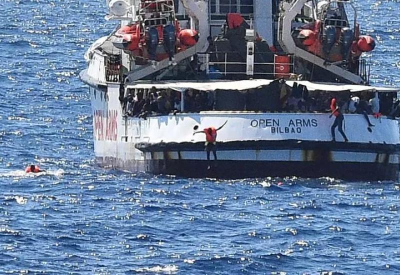 Pet država EU-a preuzet će migrante s broda Open Armsa