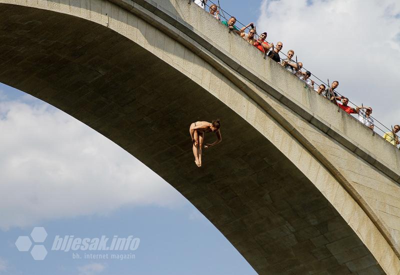 Cliff Diving u Mostaru: Odrađen prvi trening, skakačima Neretva izazov - Cliff Diving u Mostaru: Odrađen prvi trening, skakačima Neretva izazov