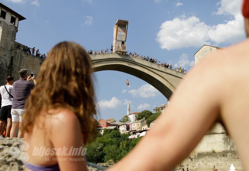 Cliff Diving u Mostaru: Odrađen prvi trening, skakačima Neretva izazov - Cliff Diving u Mostaru: Odrađen prvi trening, skakačima Neretva izazov