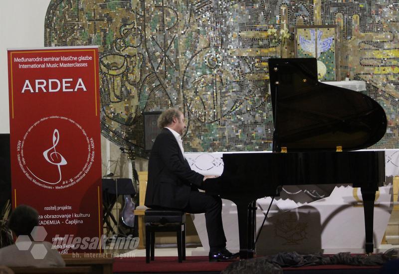 Koncert klasičnih djela za glasovir i violinu u Čapljini