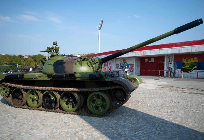 Vukovarski tenk postavljen ispred stadiona Crvene zvezde