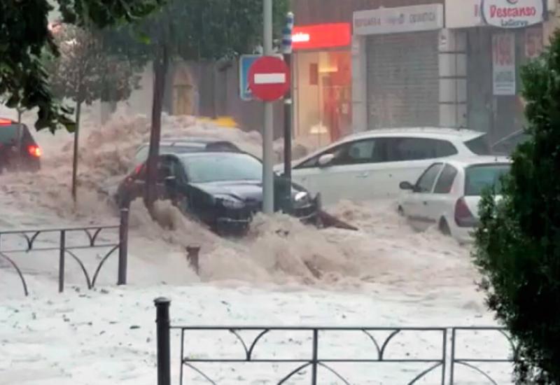 Poplava u Madridu - Kaos u Madridu, voda nosila automobile