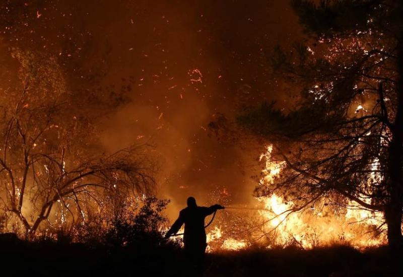 Evakuirana dva sela zbog požara na Krfu