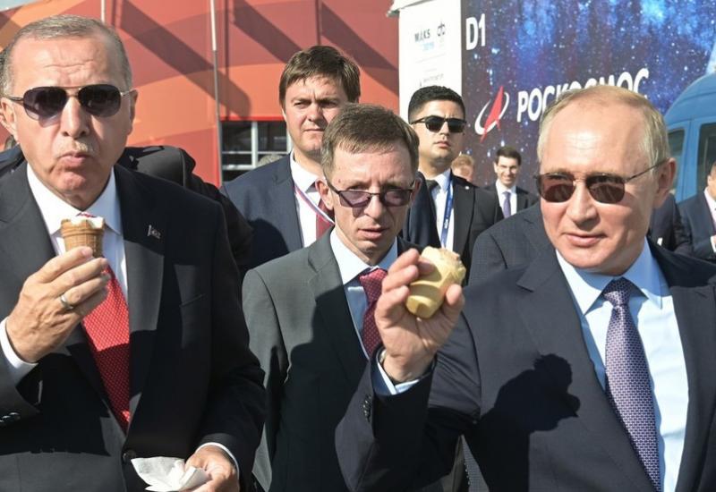 VIDEO | Kad Putin časti Erdogana 