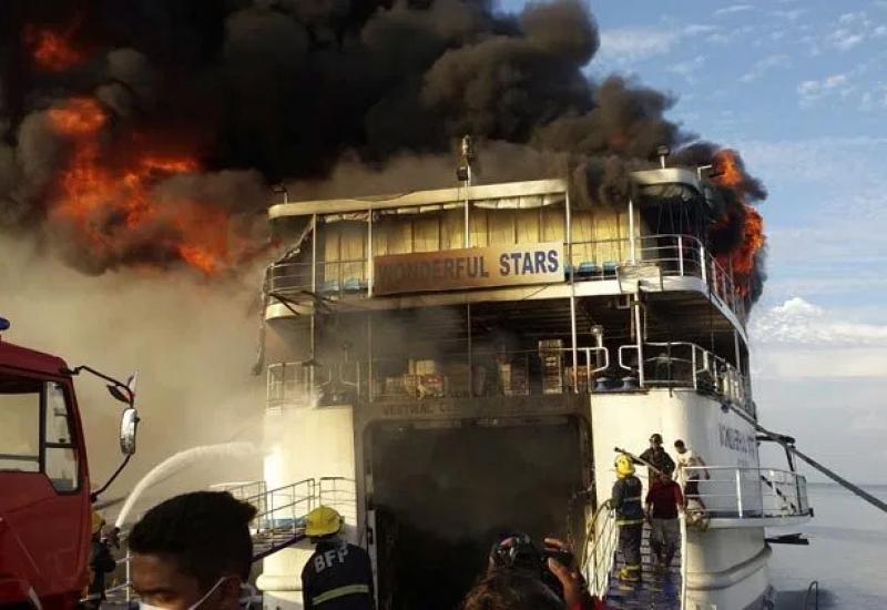 Požar na trajektu na Filipinima - Požar na trajektu na Filipinima: Poginule najmanje tri, nestalo više osoba
