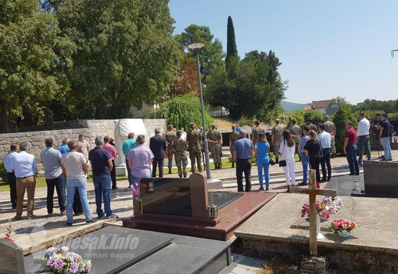 Polaganje vijenaca na Bobanovom grobu - Obljetnica HRHB: Ravnopravnost ju put kojim svi trebamo ići