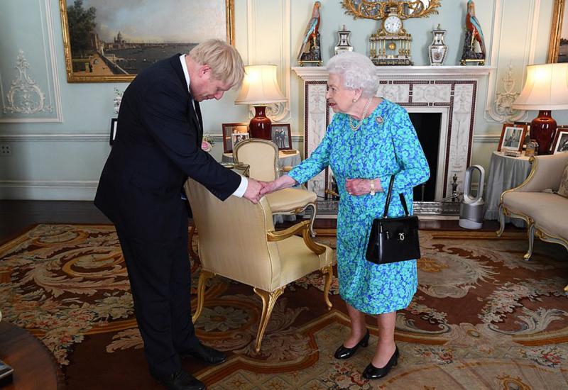 Kraljica odobrila suspenziju britanskog parlamenta