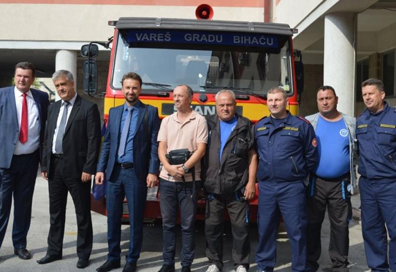 Općina Vareš donirala vozilo bihaćkim vatrogascima - Općina Vareš donirala vozilo bihaćkim vatrogascima