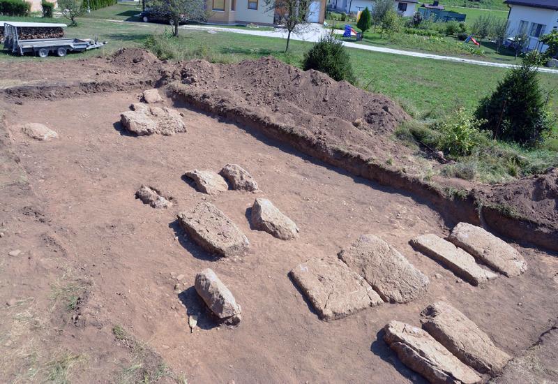 Otkrivena nekropola steÄaka u KreÅ¡evu - KreÅ¡evo: Otkrivena zaboravljena nekropola sa steÄcima 