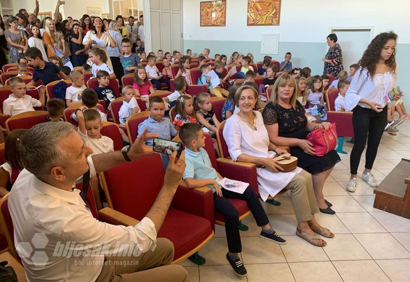 Početak nove školske godine u mostarskim školama - Politika obišla klupe: Počela nastava u mostarskim školama
