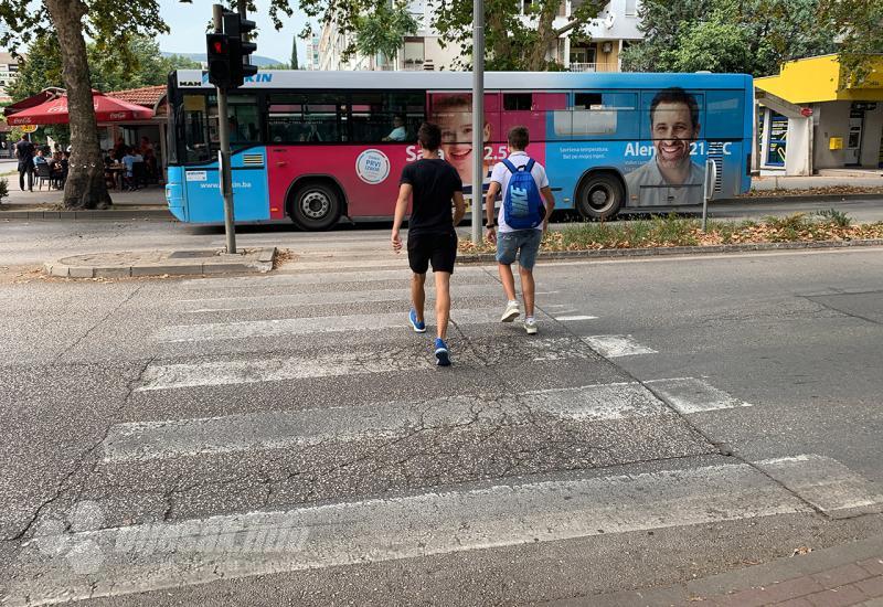 Pješački prijelazi u blizini škola - Tradicionalno: Mostarski učenici zaboravljeni u prometu