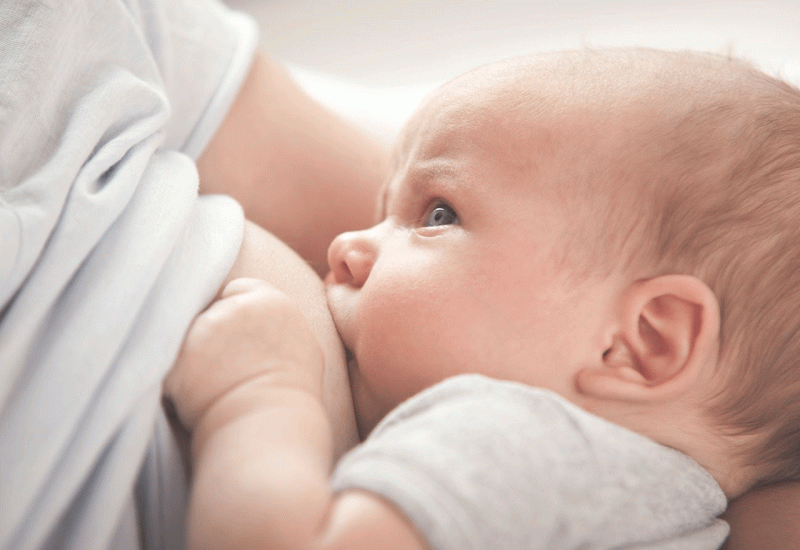Brojne prednosti dojenja bebe šest ili više mjeseci
