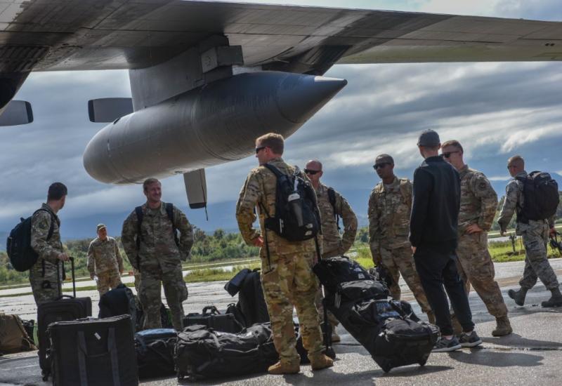 Vojna vježba Srebrna strijela - Slijetanjem zrakoplova C-130 u Tuzli počela vježba 