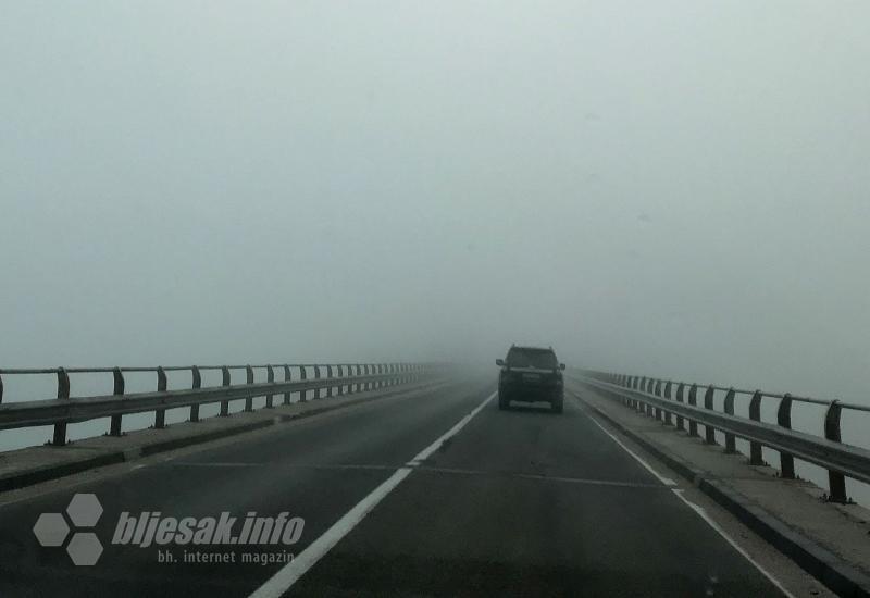 Magla i niska oblačnost smanjuju vidljivost na cestama