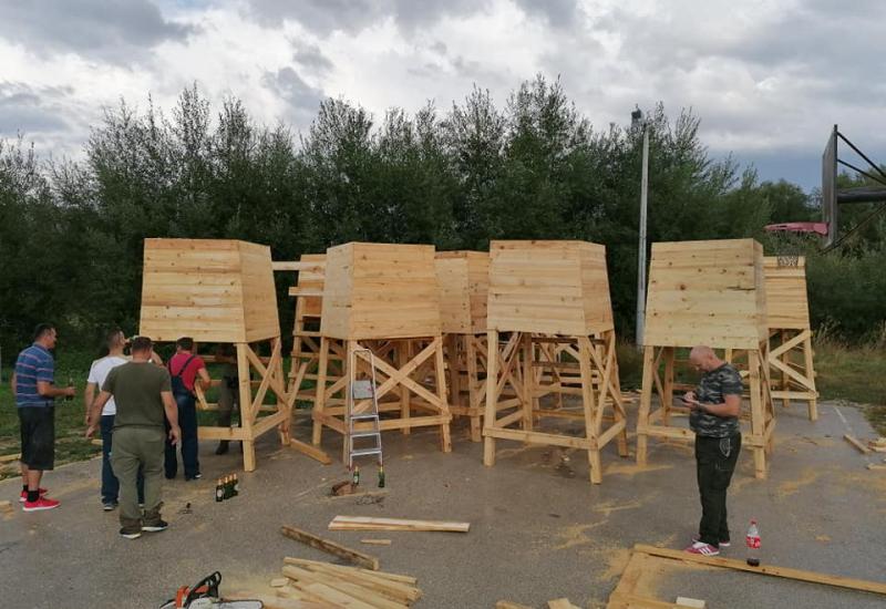 Nove lovačke promatračnice - Livno: Lovci izgradili deset novih promatračnica