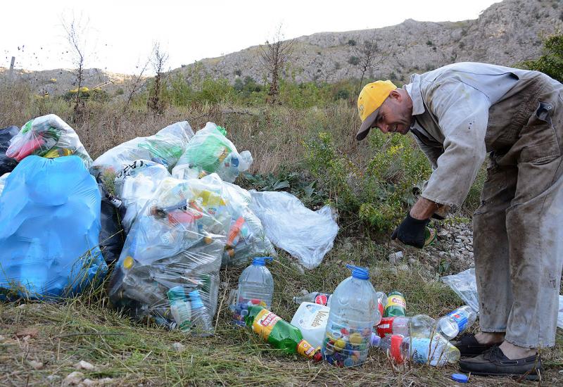 Više od 30.000 boca izvađenih iz Neretve nakon tri godine odvezeno na reciklažu - Više od 30.000 boca izvađenih iz Neretve nakon tri godine odvezeno na reciklažu