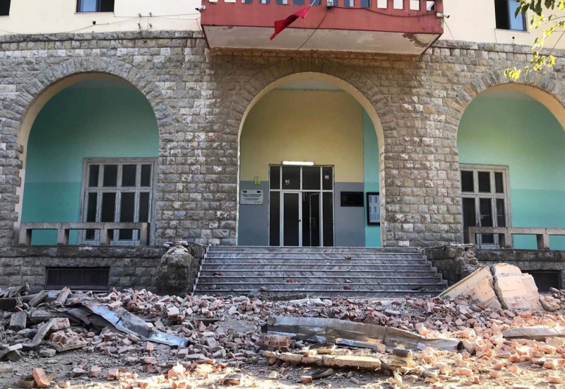 Posljedice potresa u Albaniji - Potresi u Albaniji prepolovili zgradu