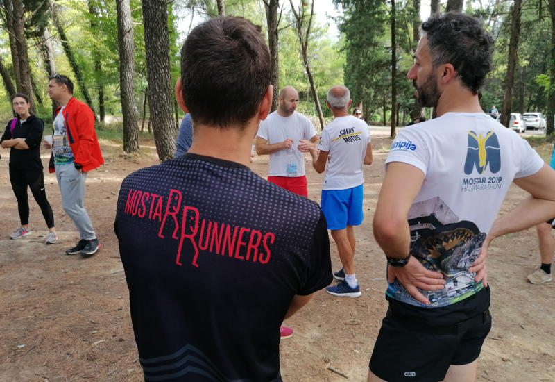 Rekreativni nedjeljni trening na Trimuši - Đemo i mostarski trkači trenirali s građanima na Trimuši 
