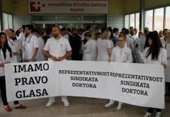 Liječnici ispred SKB Mostar: 'Tražimo samo da pregovaramo u svoje ime'