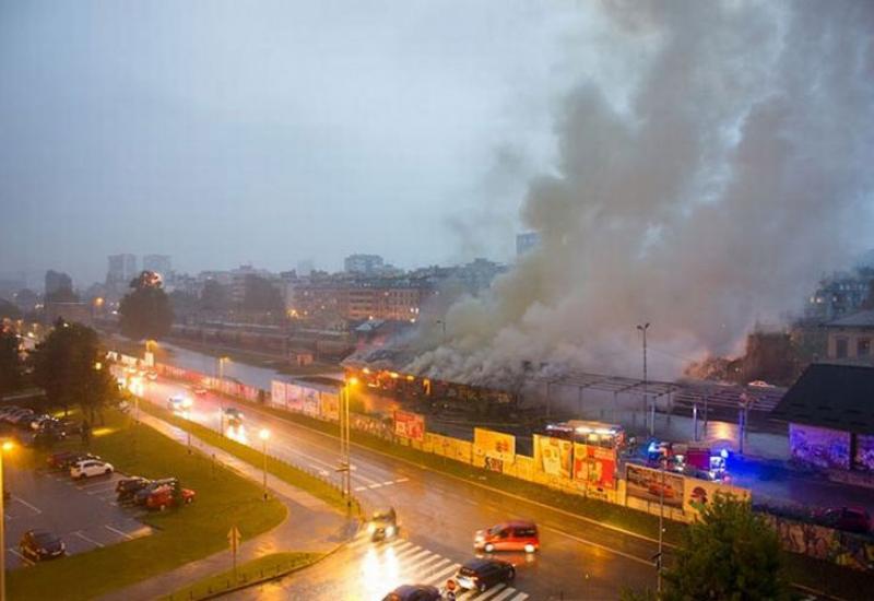 Požar kod Zapadnog kolodvora u Zagrebu - Zagreb: Zbog požara isključena struja i prekinut željeznički promet