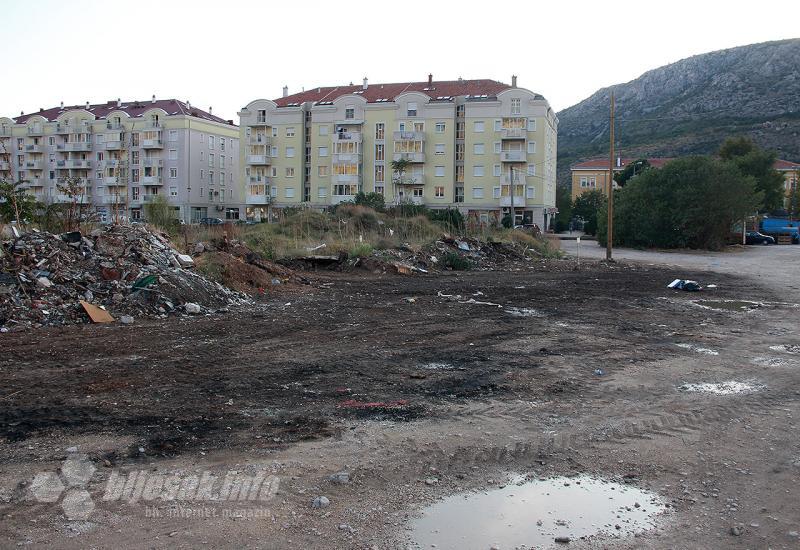 Mostar: Komunalci očiste, građani (ponovno) uprljaju