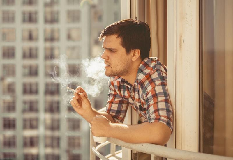 Država zabranila pušenje na balkonima