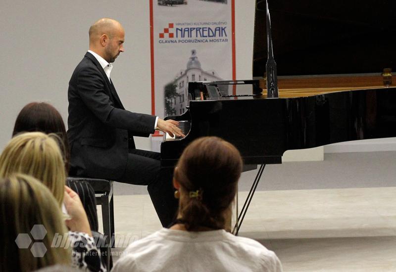 Marijan Đuzel poklonio Mostaru fenomenalan koncert