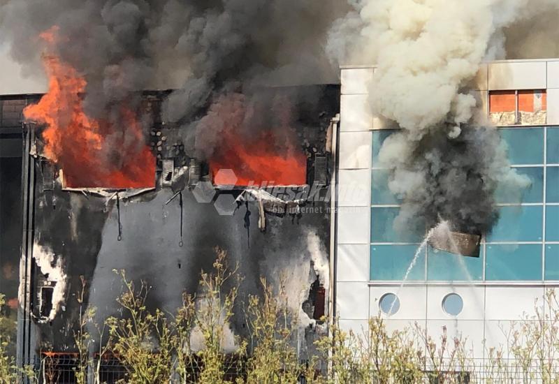Gore prostorije Borse - Vatrogasci svladali vatrenu stihiju: Ovako izgleda zgarište nakon požara u zgradi 