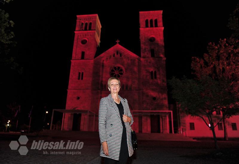 Radica Lasić - Širokobriješka crkva jedina katolička crkva u BiH osvijetljena rozom bojom