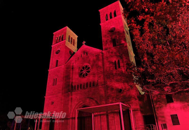 Širokobriješka crkva zasjala je rozom bojom - Širokobriješka crkva jedina katolička crkva u BiH osvijetljena rozom bojom