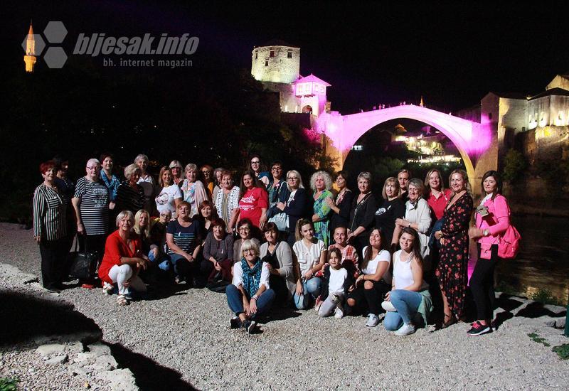 Mostar se simbolično pridružio borbi protiv raka dojke