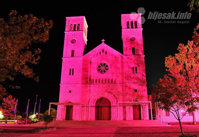 Širokobriješka crkva jedina katolička crkva u BiH osvijetljena rozom bojom
