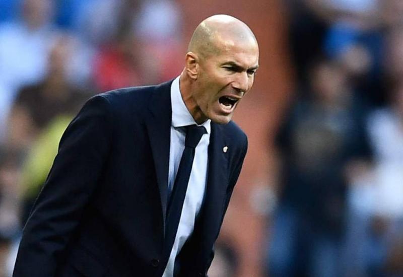 Zidaneu se trese klupa
