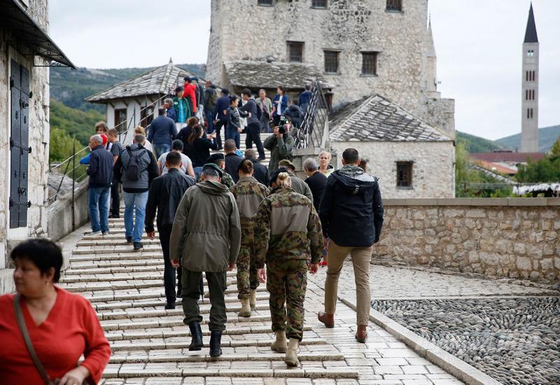 Turisti i Mostar: Niti se zadrže, niti ručaju, niti kupe neki suvenir