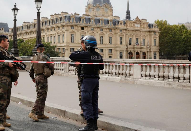Ubijena četiri policajca u Parizu, napadač potom ubijen