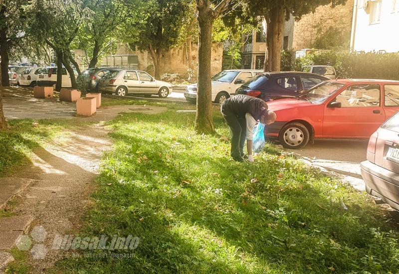 Volonterska akcija čišćenja dvorišta na mostarskom Bulevaru - Mostarci očistili dvorišta na Bulevaru