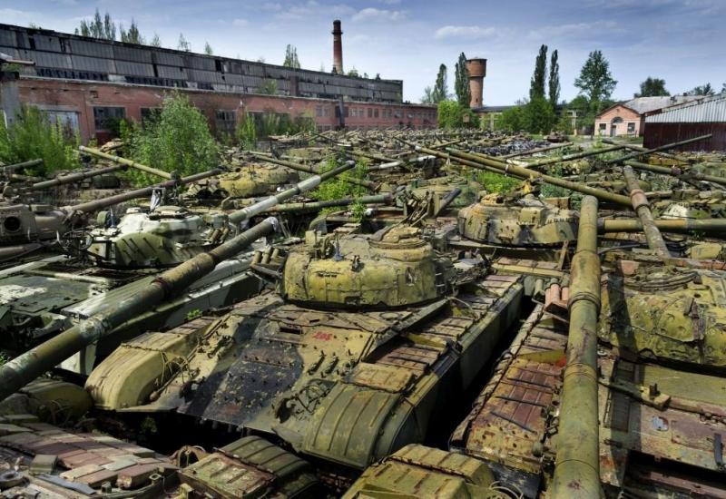 Groblje tenkova - Tko ima više: Prebrojavanje tenkova između Rusije i NATO-a
