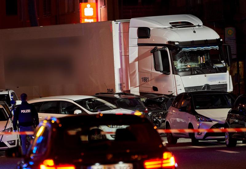 Nesreća u NJemačkoj - Ukrao kamion i gazio sve pred sobom