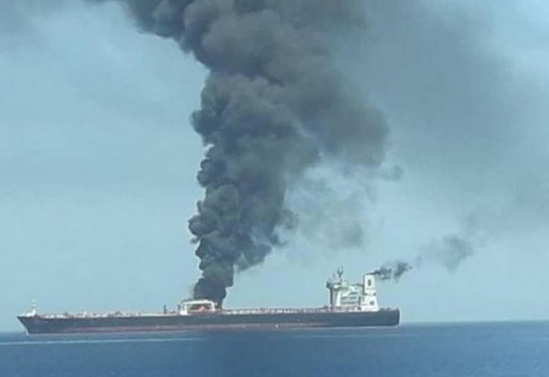 Eksplozija na iranskom tankeru, nafta iscurila u more