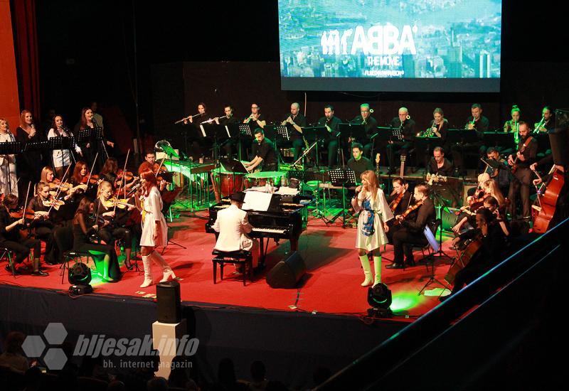 Vječni hitovi Abbe oduševili prepunu Kosaču - VIDEO | Oživjela Abba u Kosači