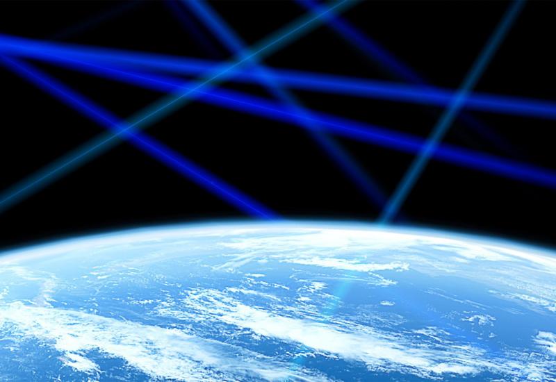 Znanstvenici žele laserima gađati zemlju