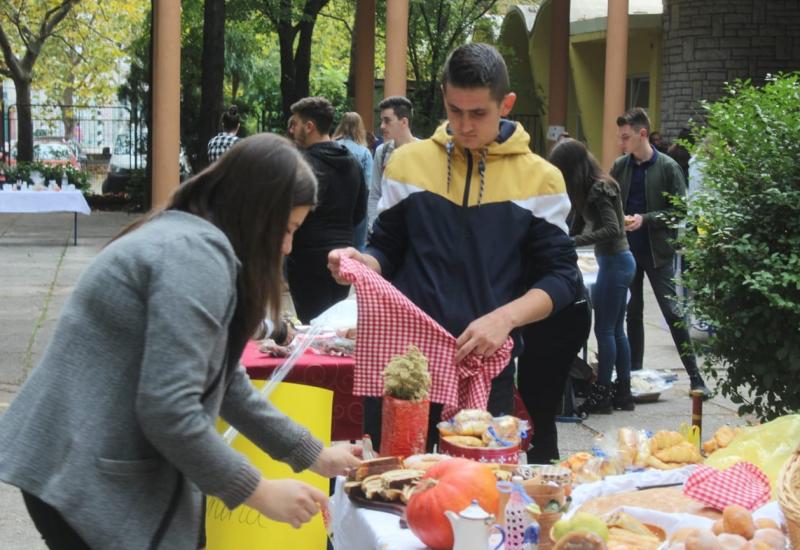 Učenici Građevinske škole obilježili Dane kruha - Učenici Građevinske škole obilježili Dane kruha