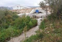 VIDEO | Još jedna priča o kanalizaciji: Niz pećine, livade, pa u Neretvu