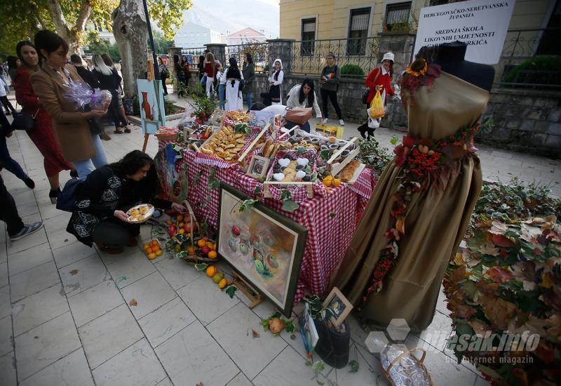 Dani kruha u Mostaru - Zahvala Zemlji i vrijednim rukama: Veselo na šetnici u Mostaru