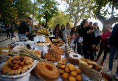 Zahvala Zemlji i vrijednim rukama: Veselo na šetnici u Mostaru