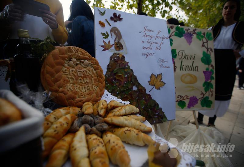 Dani kruha u Mostaru - Zahvala Zemlji i vrijednim rukama: Veselo na šetnici u Mostaru