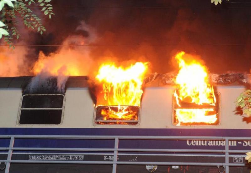 Vlak s navijačima Freiburga zapalio se u Berlinu - Zapalio se vlak s navijačima njemačkog bundesligaša!
