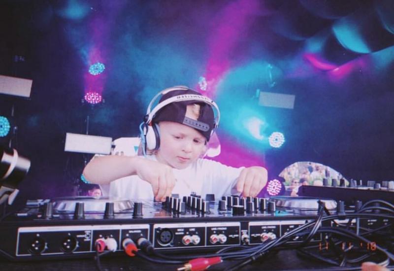 Dj Archie - Četverogodišnjak postao najmlađi klupski DJ na svijetu
