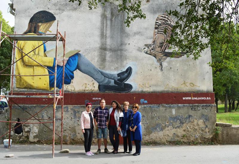 Street art umjetnik Erick Sanchez oslikao mural na Univerzitetskoj biblioteci - Kulturni Mostar 2019.