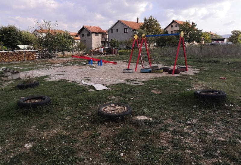 Zapušteno i napušteno, dječje igralište u Ortiješu - Roditelji, kako odgajate svoju djecu: Igralište u Ortiješu kao slika društva?!
